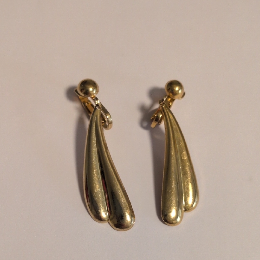 Elegant‎ Gold Drop Clip On Earrings